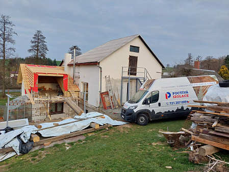 Izolace šikmin střechy nástavby v Oudoleni na Havlíčkobrodsku